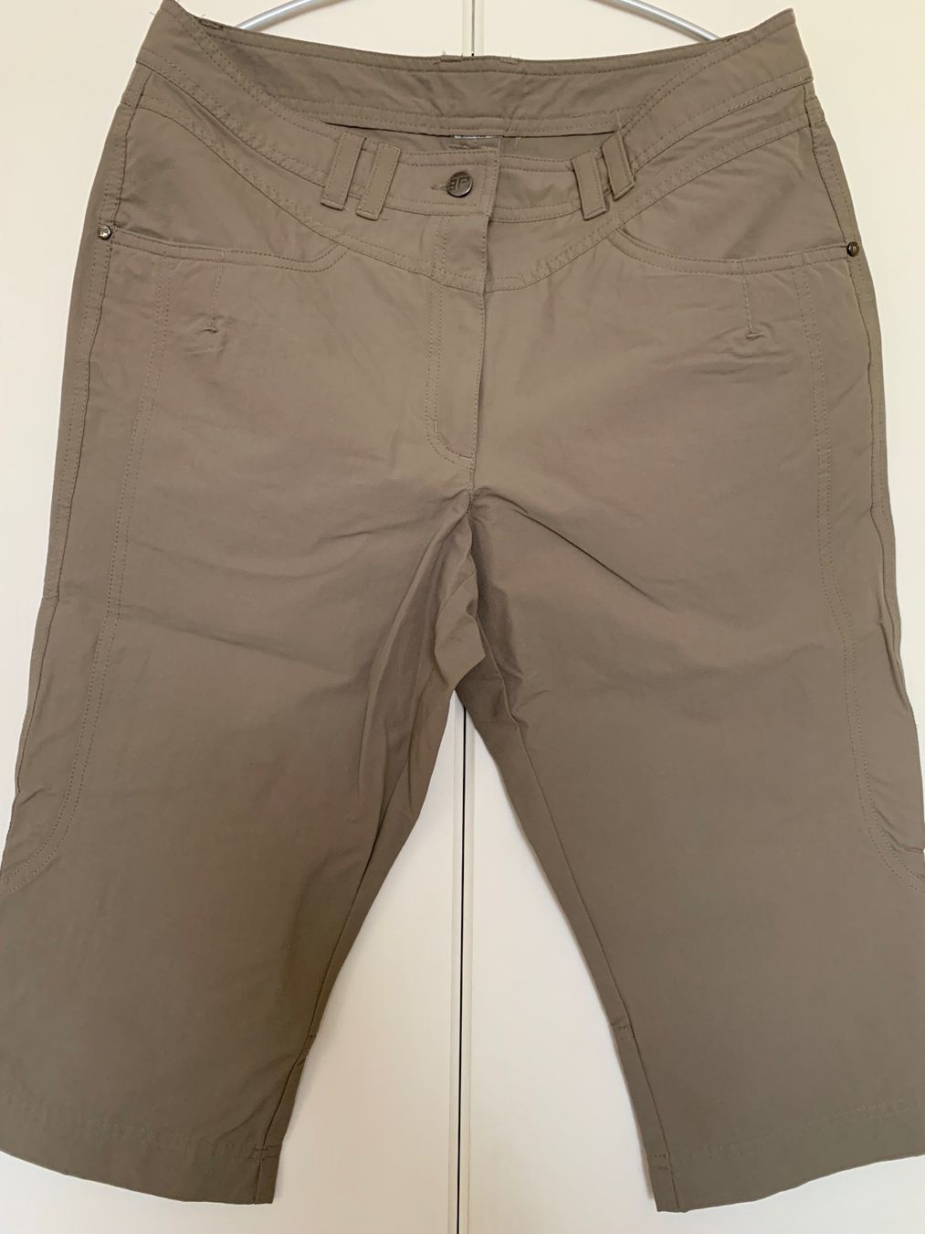 Pantaloni: Freizeit - Damen Sporthose beige 3/4 Länge. – Usato da Baar venduto da Daysi2