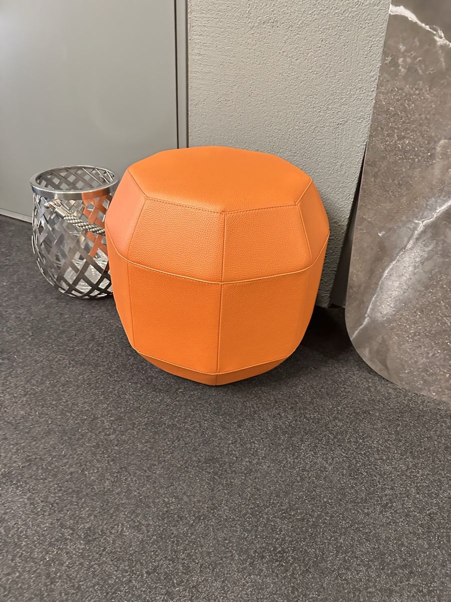 Leolux Sgabelli: Hocker Amulet von Leolux – Nuovo (secondo la descrizione) da Luzern venduto da WOHNTEAMCOLLECTION 1