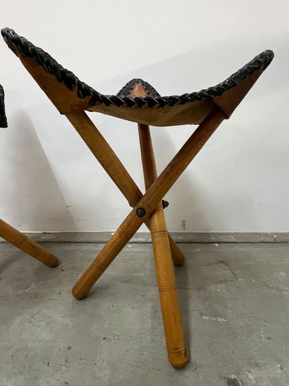 Hocker: afrikanische Dreihocker – Gebraucht aus Zürich von Levelart 2