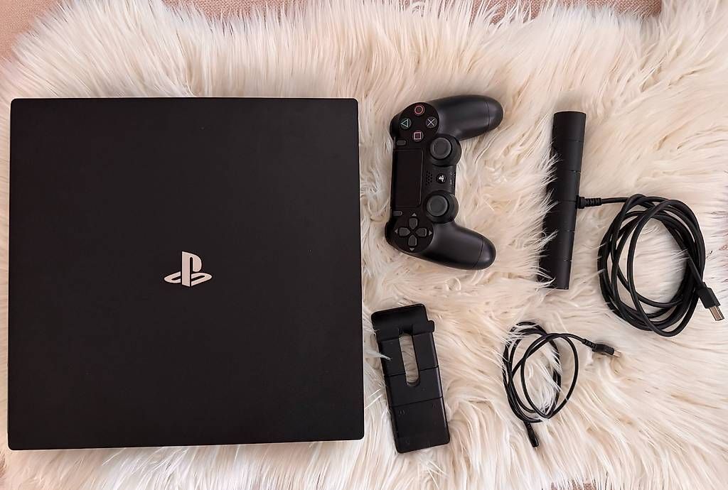 Sony Konsolen: Playstation PS 4 – Gebraucht aus Einsiedeln von WMKiteboarding