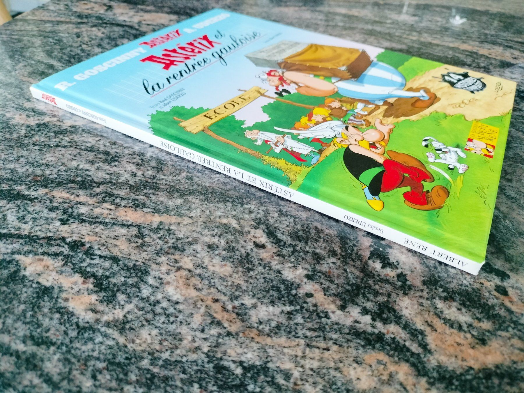 Fumetti: Astérix - Tome 32 - Astérix Et La Rentrée Gauloise E.O. 2003 – Nuovo (secondo la descrizione) da Cortaillod venduto da rozinna 1