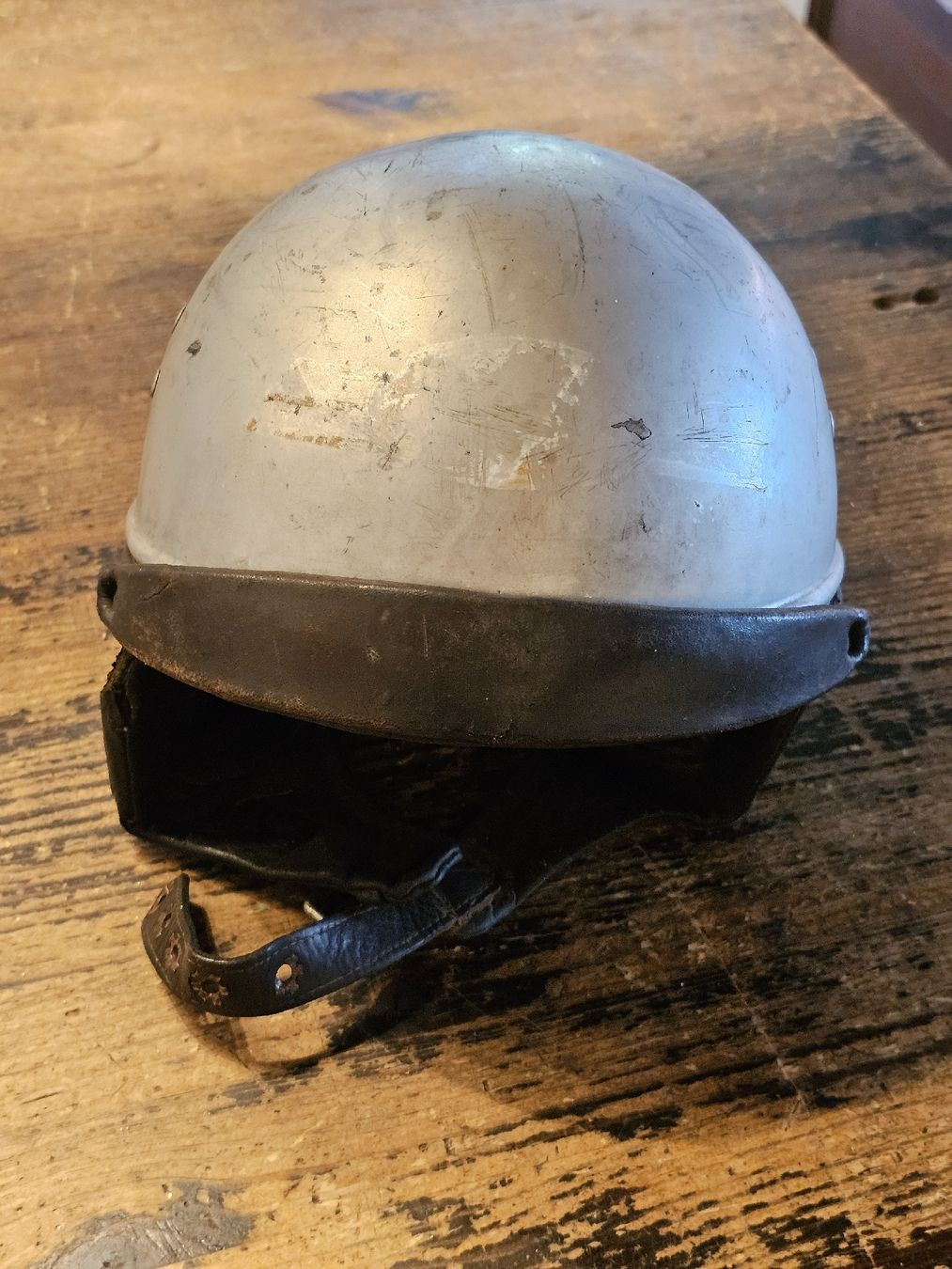 Vêtements & accessoires anciens: Oldtimer Motorradhelm von Oma – D'occasion à Meisterschwanden par Hummer21