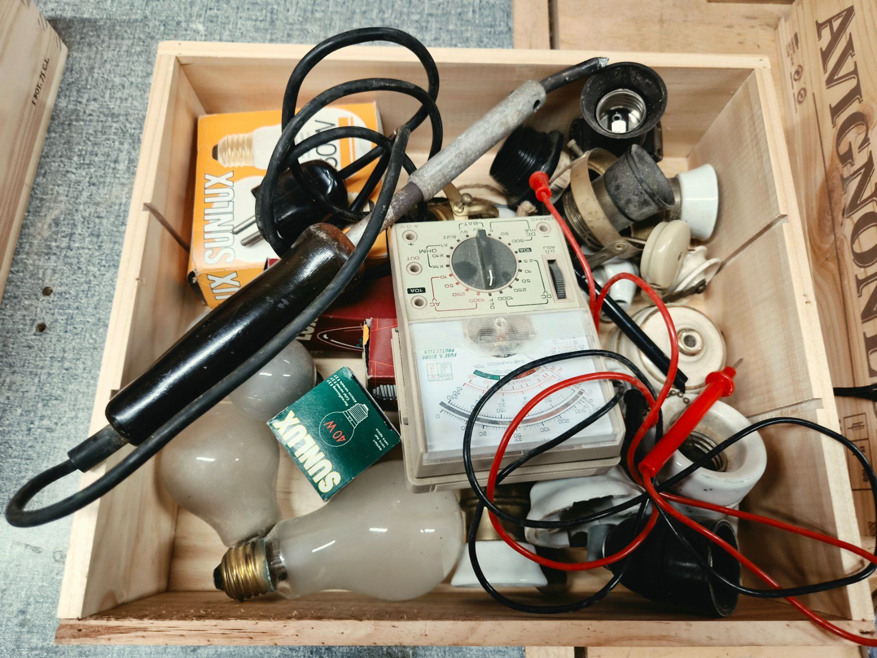Elektronikbauteile: Altes Elektromaterial – Gebraucht aus Teufen AR von trueblue84