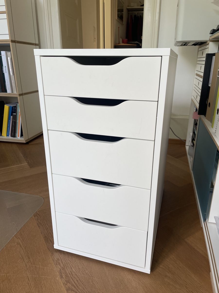 Commodes: Schubladenkorpus weiss mit 6 Schubladen – D'occasion à Gelterkinden par highfligh