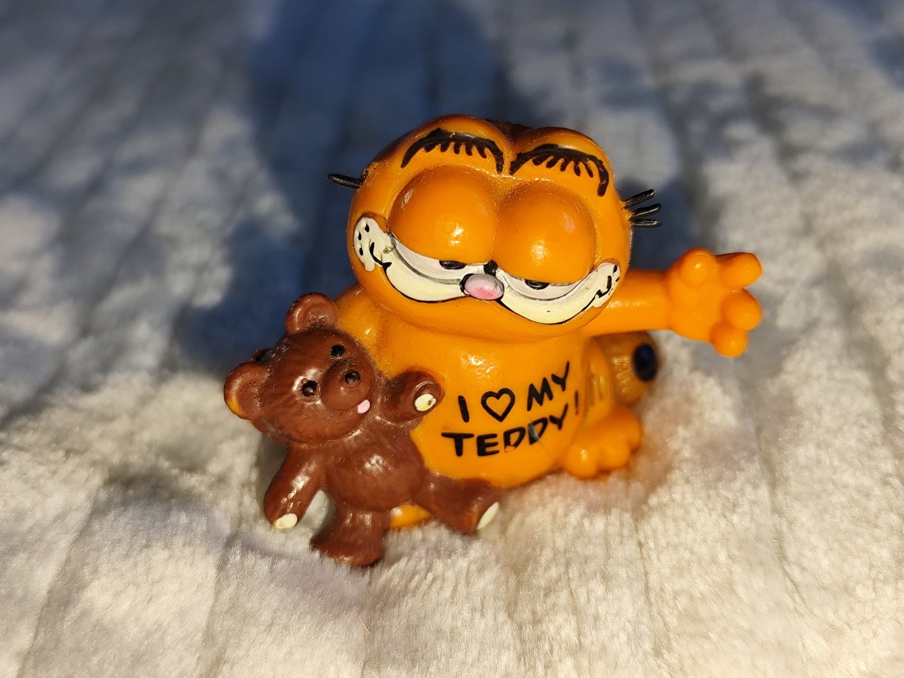 Bullyland Statuette: Vintage GARFIELD mit Teddy Figur Bully ca. 4.5 cm – Usato da Bettingen venduto da hamau2012 2