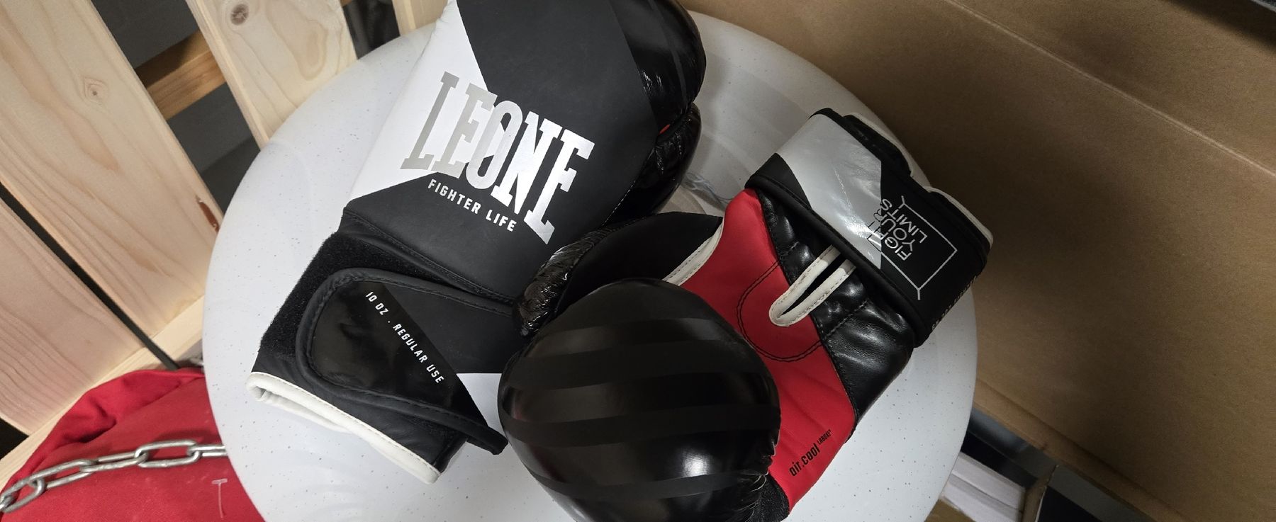 Boxsäcke: Boxsack und box handschuhe gute qualitet – Gebraucht aus Arbon von Nuny46