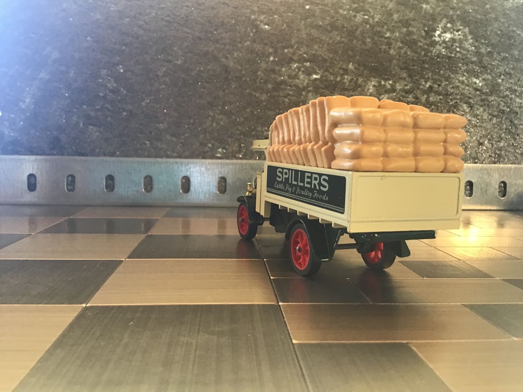 Kit di modellismo & Modellini statici: MATCHBOX MODELS OF YESTERYEAR – Usato da Männedorf venduto da Spezial-Modelle 3