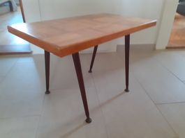Table d'appoint vintage - Chic et pratique!