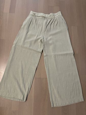 Stradivarius Sommerhose mit weiten Hosenbeinen