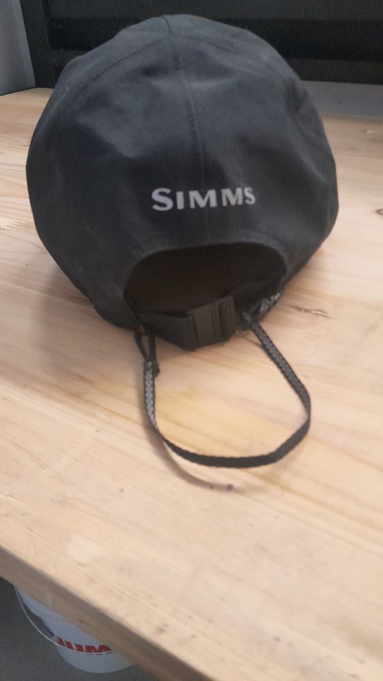 Simms Copricapi, berretti & cappellini: Casquette SIMMS noir taille unique bon état – Usato da Poliez-Pittet venduto da wilmout3 1