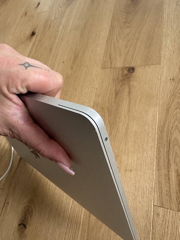 Notebook: MacBook Pro 132017 inkl. Ladegerät & Schutzhülle – Usato da Richterswil venduto da Jessicafust 4