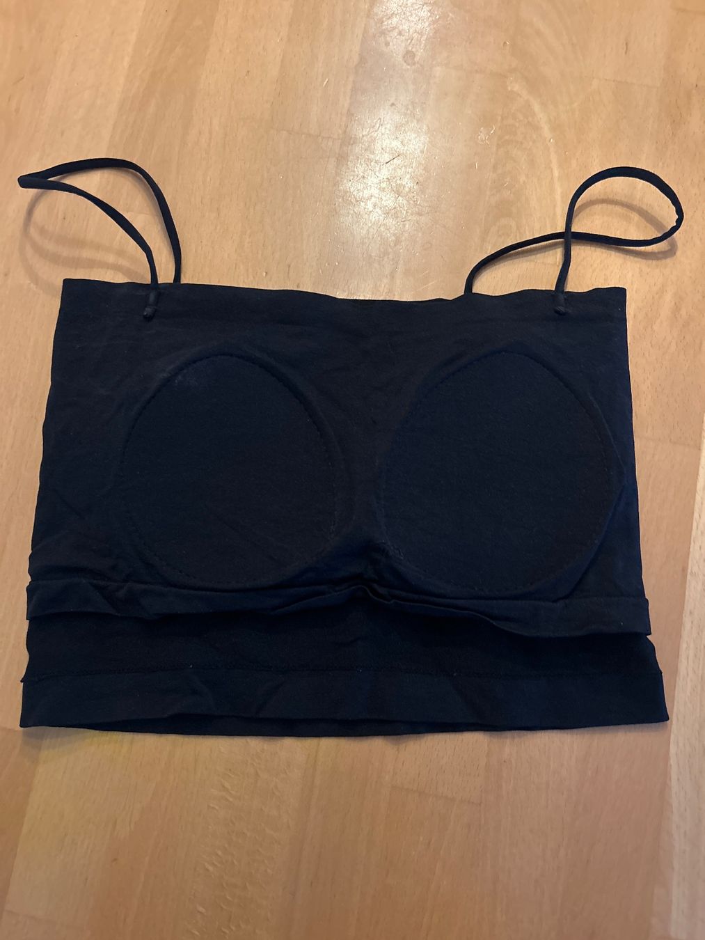 Top: Top mit integriertem BH, schwarz – Usato da Buttisholz venduto da allule13 1