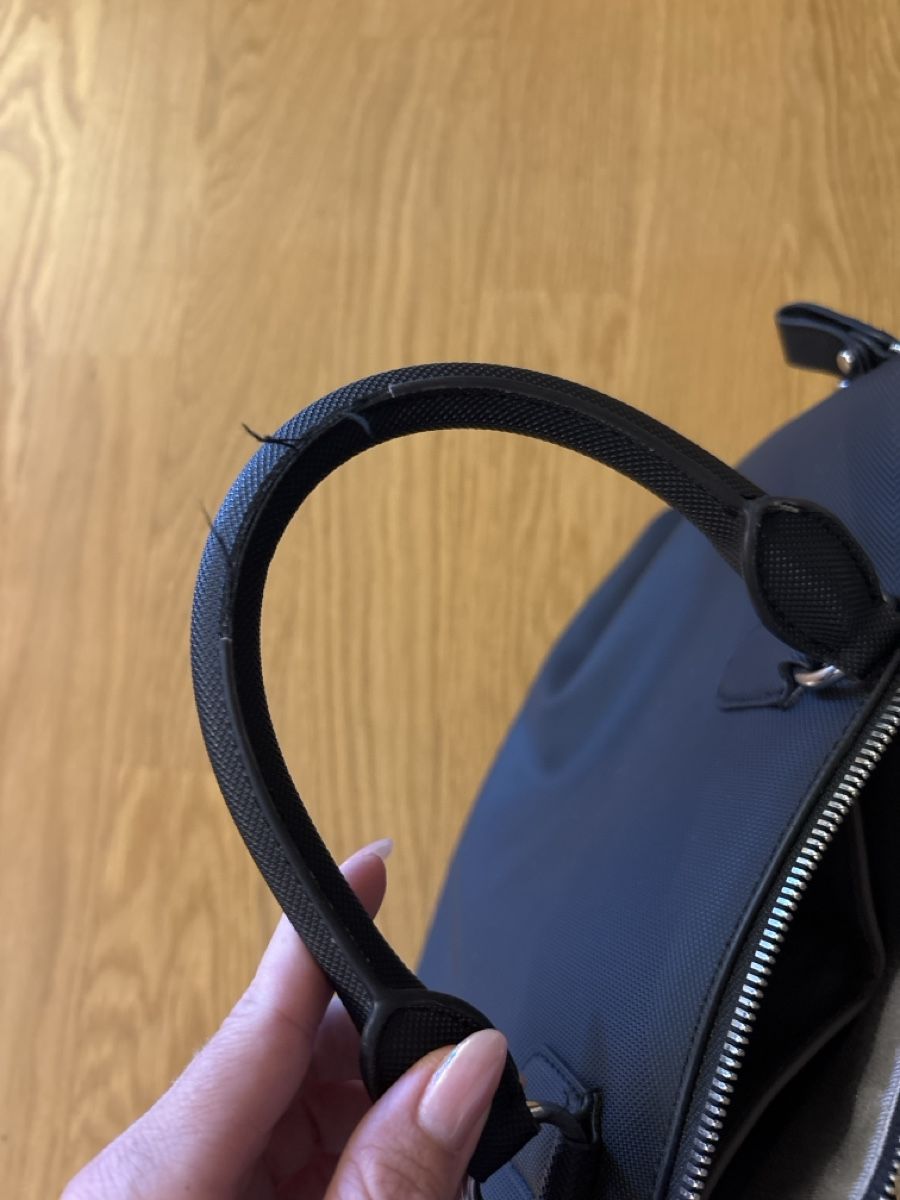 Lacoste Sacs femmes: Lacoste Handtasche schwarz  – D'occasion à Rünenberg par ZwergLi100 2