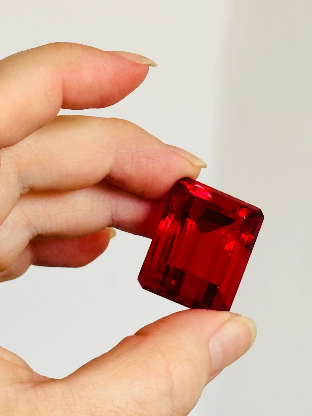 Pietre preziose: CERTIFIED 96.80 Ct – Nuovo e nell'imballaggio originale da Genève venduto da AWWA 2