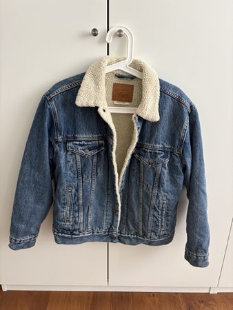 Levi’s Jeansjacke mit Fell