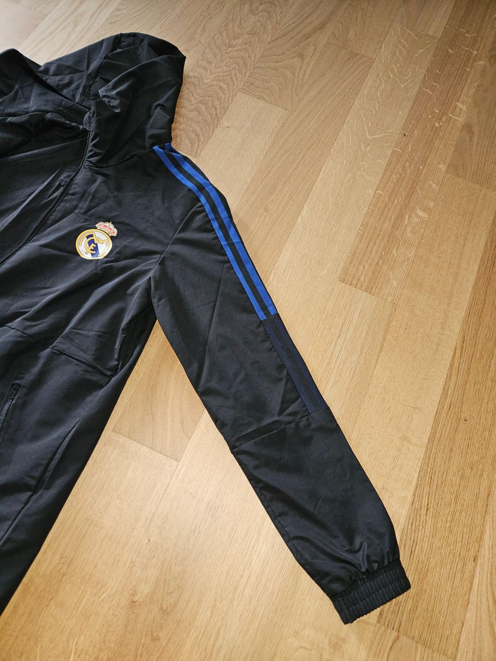 Adidas Giacche: Adidas Jacke Real Madrid – Nuovo (secondo la descrizione) da Köniz venduto da nneighbor 2