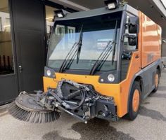 Kehrmaschine orange gebraucht akzeptabler Zustand