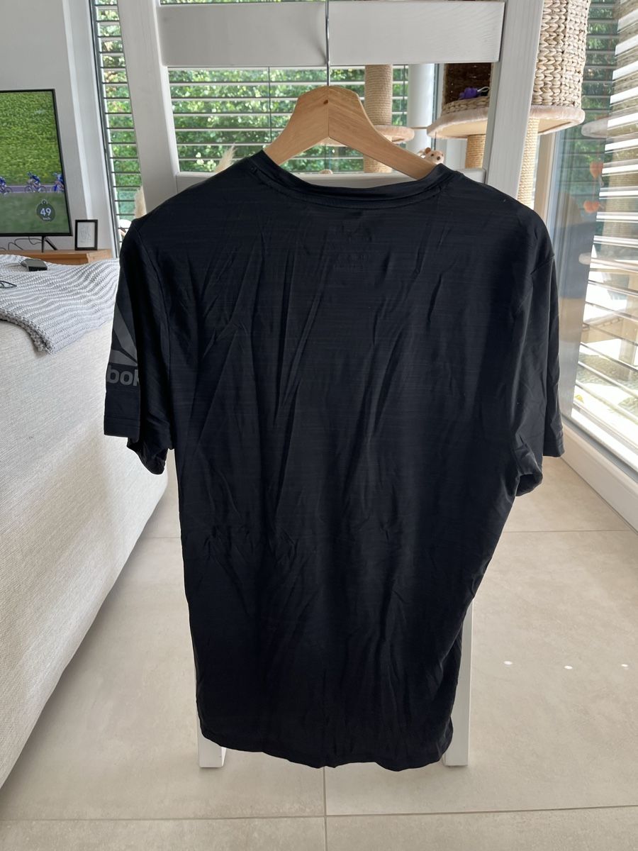 Reebok T-shirt: T-shirt Reebok ActiveChill noir, taille M – Usato da Champlan venduto da YForter 2