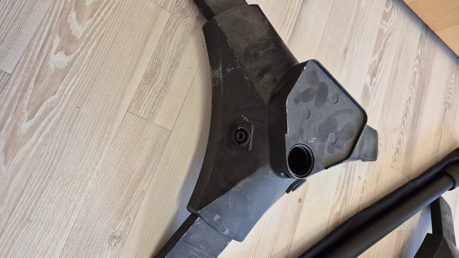 HK Audio Casse acustiche: 2 x Standfüsse zu HK Elements System – Usato da Au (ZH) venduto da Shownow 1