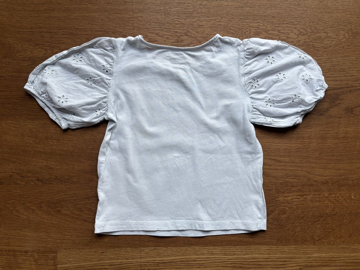 H&M Camicette, T-shirt & Top: Mädchen Shirt mit Puffärmeln, Grösse 110/116 – Usato da Ennetbaden venduto da Section_H 2