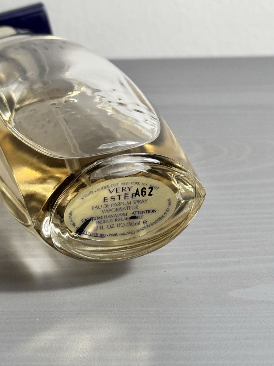 Estée Lauder Parfums & Eau de Toilette: Very Estée eau de Parfum – D'occasion à Winterthur par thi_6f8k 1