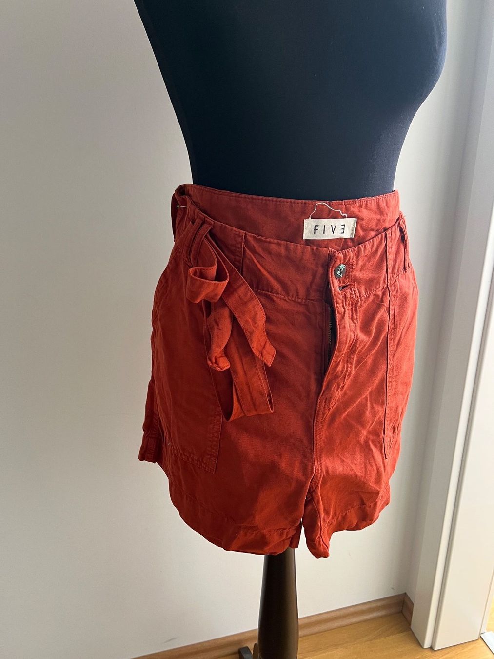 Pantaloni: short femme taille 29 – Usato da Leytron venduto da TipTop1912