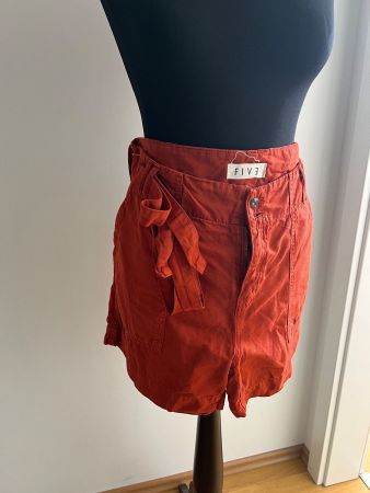 short femme taille 29