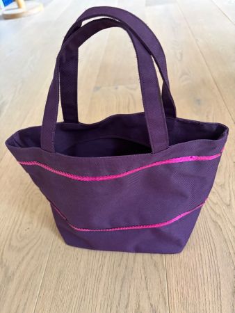 Kleine Beuteltasche lila, neuwertig