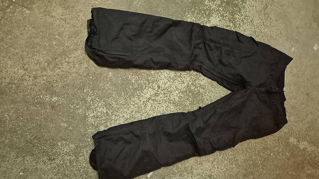 Pantaloni: Burton Snowboardhose Grösse L – Usato da Wettingen venduto da osibos78