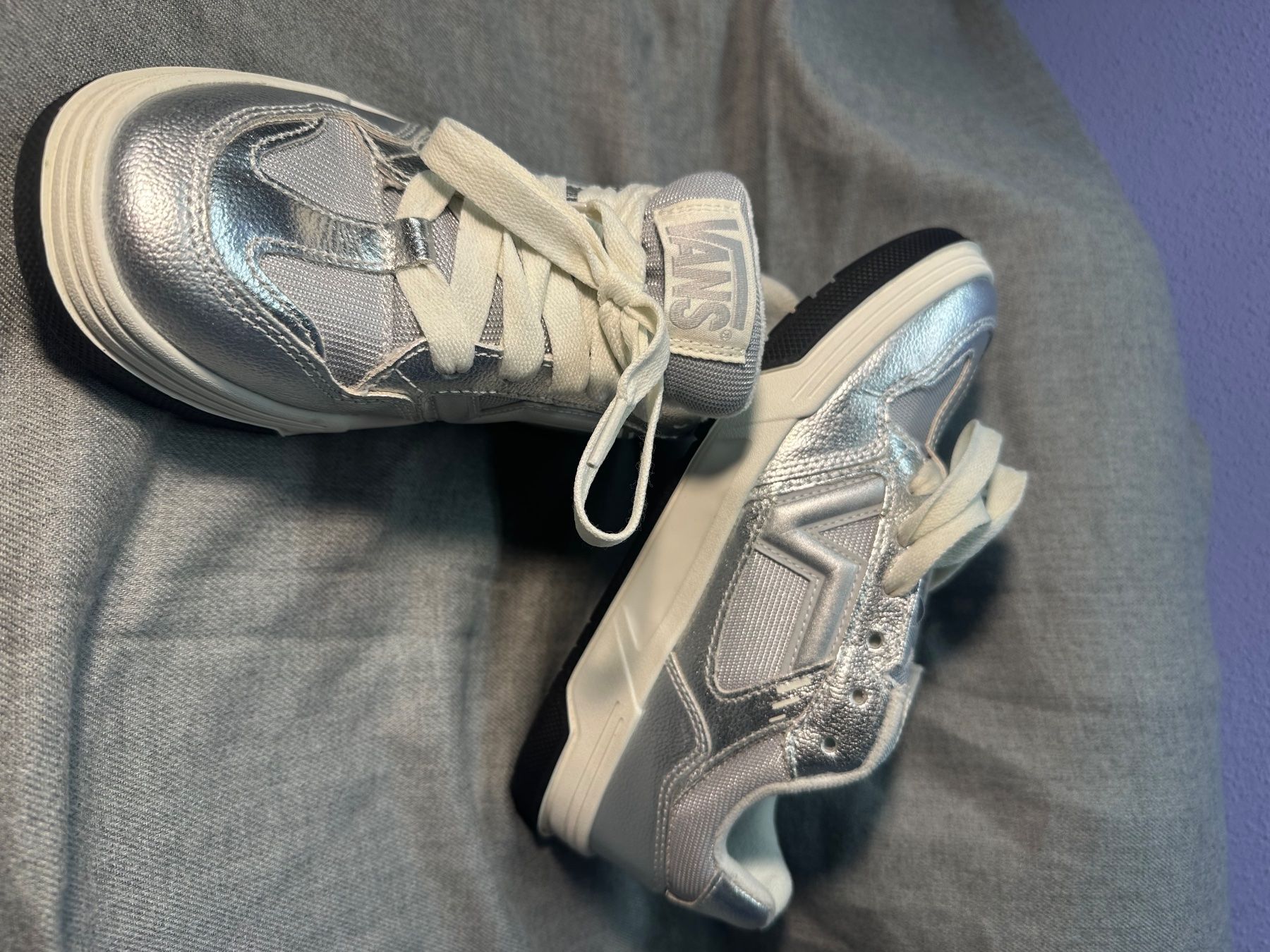 Vans Scarpe da uomo: Vans Upland dans le coloris Metallic Silver – Nuovo e nell'imballaggio originale da Onex venduto da eri_jx6q 3