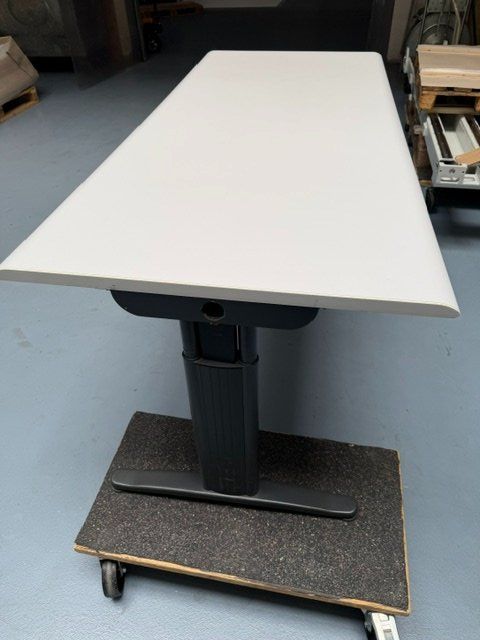 Scrivanie: Schreibtisch 180 x 80 cm – Usato da Reiden venduto da aidaramon 1
