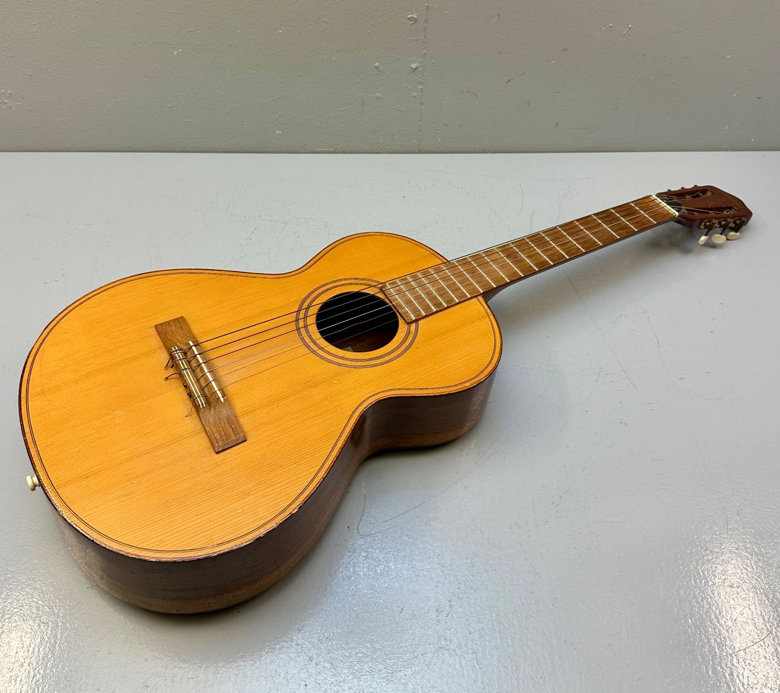 Strumenti musicali: GITARRE #2 AB 1.-!!! – Usato da Zürich venduto da NIKI777