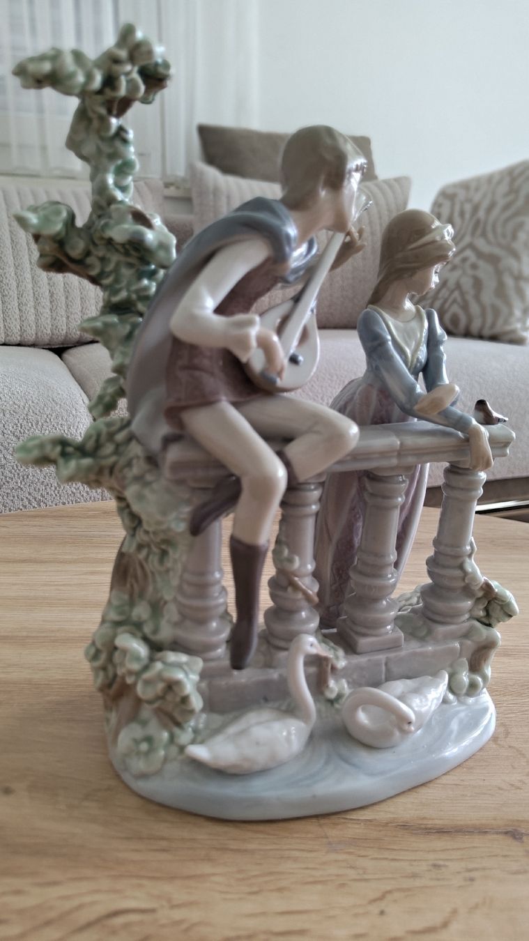 Lladro Statuette: Lladro #5381 'Serenade' Figure – Usato da Altdorf UR venduto da Liveo-shop 1