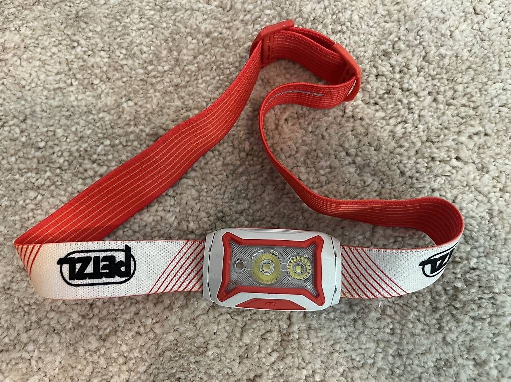 Lampes: PETZL ACTIK® CORE Stirnlampe – D'occasion à Riehen par daeweritz