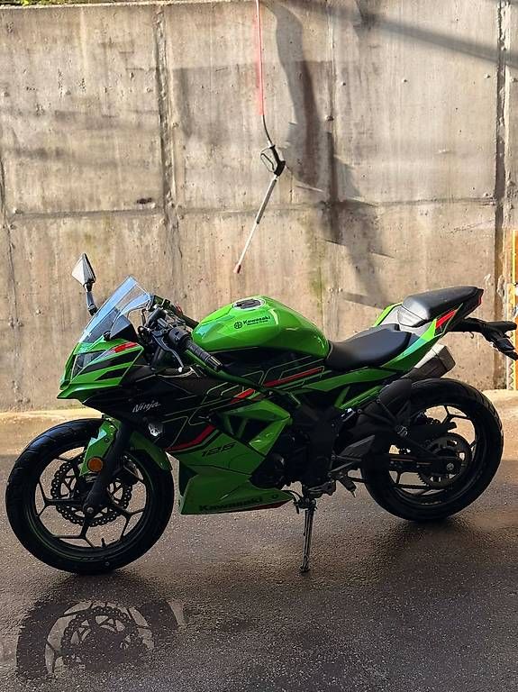 Strada: KAWASAKI Ninja 125 – Usato da Fahrwangen venduto da kry_5kbd