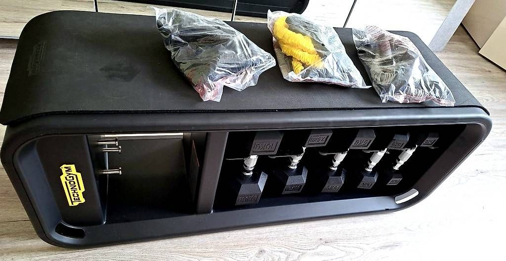 Technogym Vélos d'appartement: TECHNOGYM BENCH Black-all-in-One – Neuf (Voir description) à Thalwil par best4less