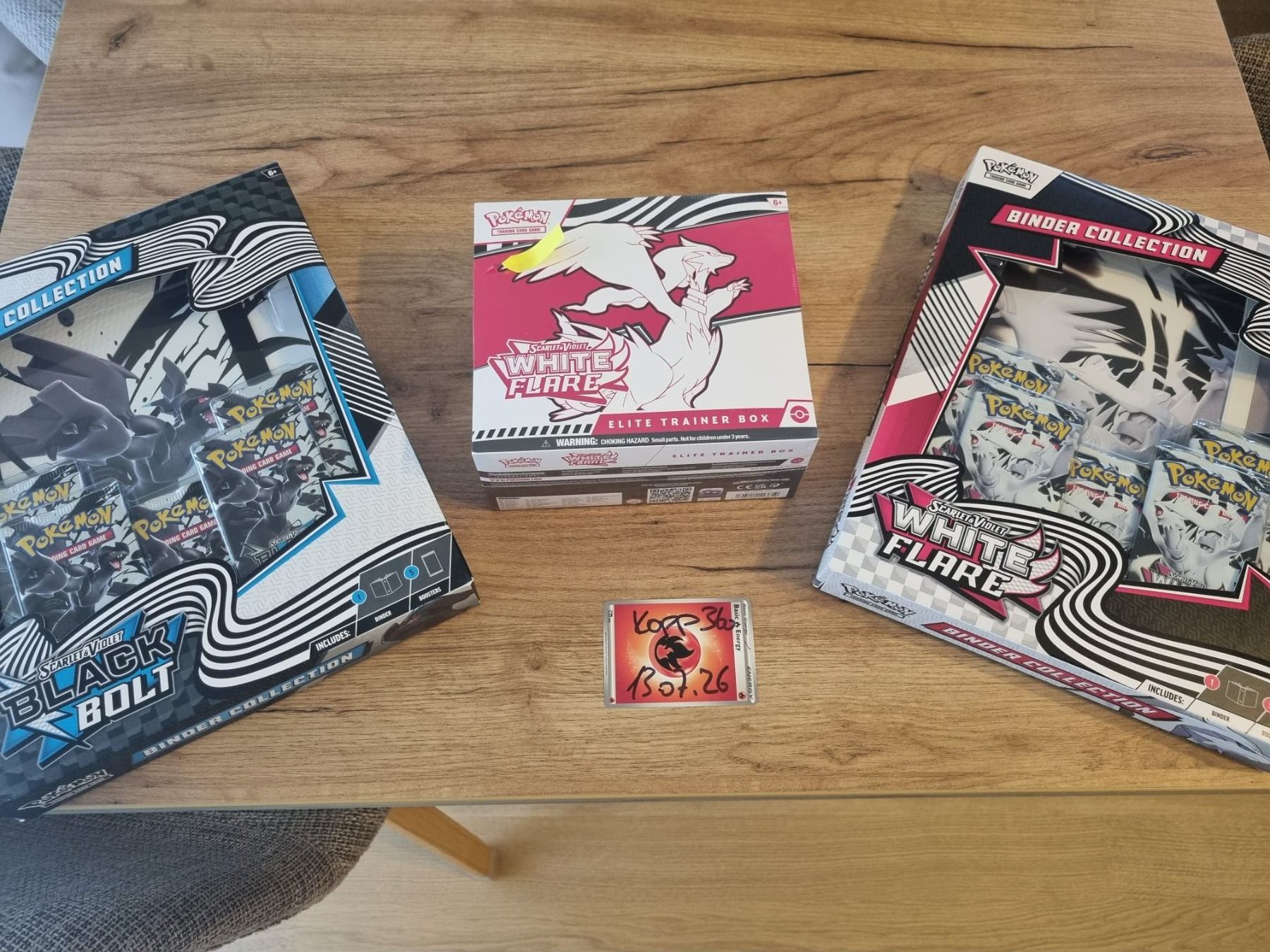 Pokémon Carte collezionabili: ETB White Flare + Binder Collection Black Bolt & White Flair – Nuovo e nell'imballaggio originale da Horw venduto da kopp360