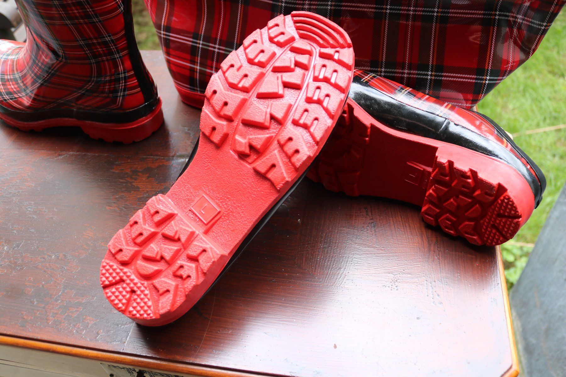 Scarpe da donna: Dreiteiliges Set mit einem auffälligen Schottenkaro-Muster – Nuovo (secondo la descrizione) da Frick venduto da Emma2026 3