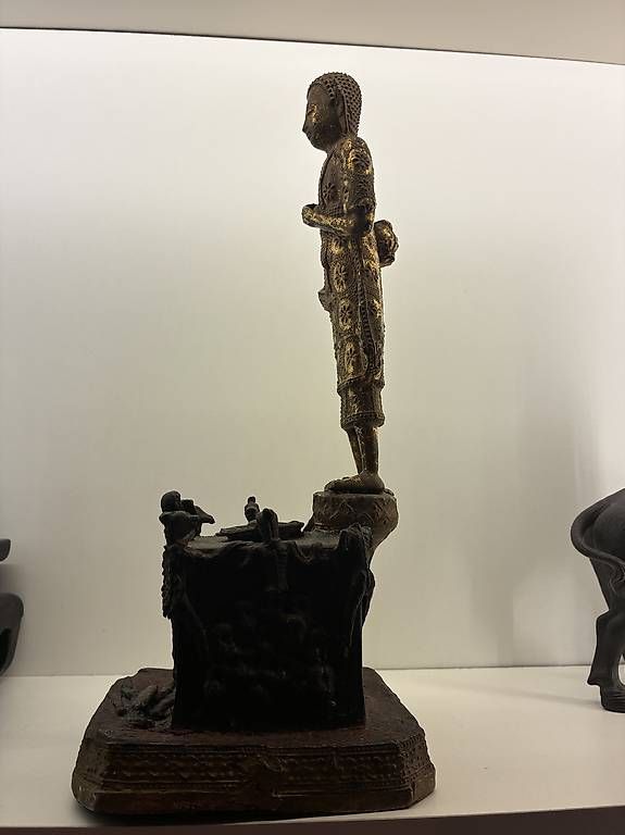 Statuette: Antiker Phra Malai Mönch – Usato da Zürich venduto da Cds10 2