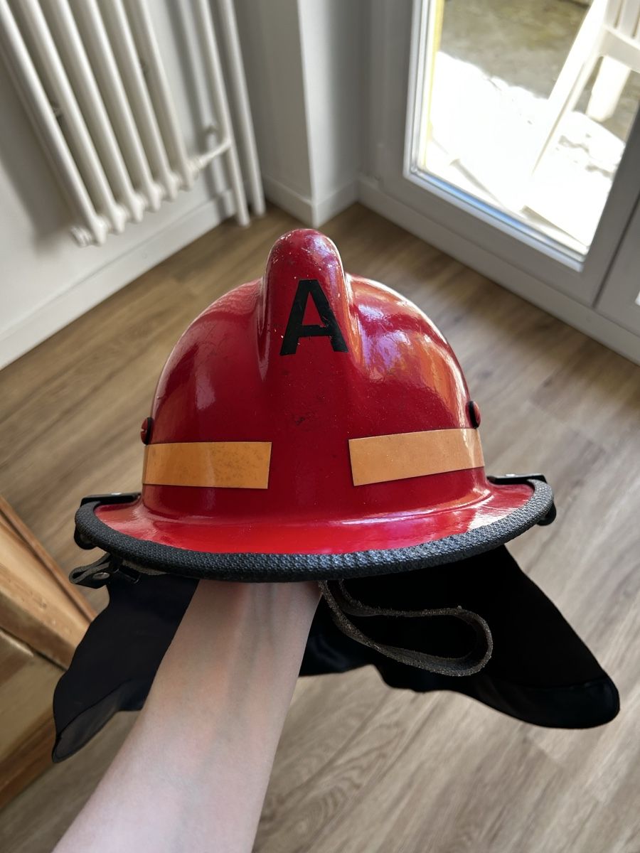 Feuerwehr: Alter Feuerwehrhelm – Gebraucht aus Flumenthal von ann_zd8v 4