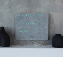 WordClock Beton - Handgefertige moderne LED Wortuhr - Unikat