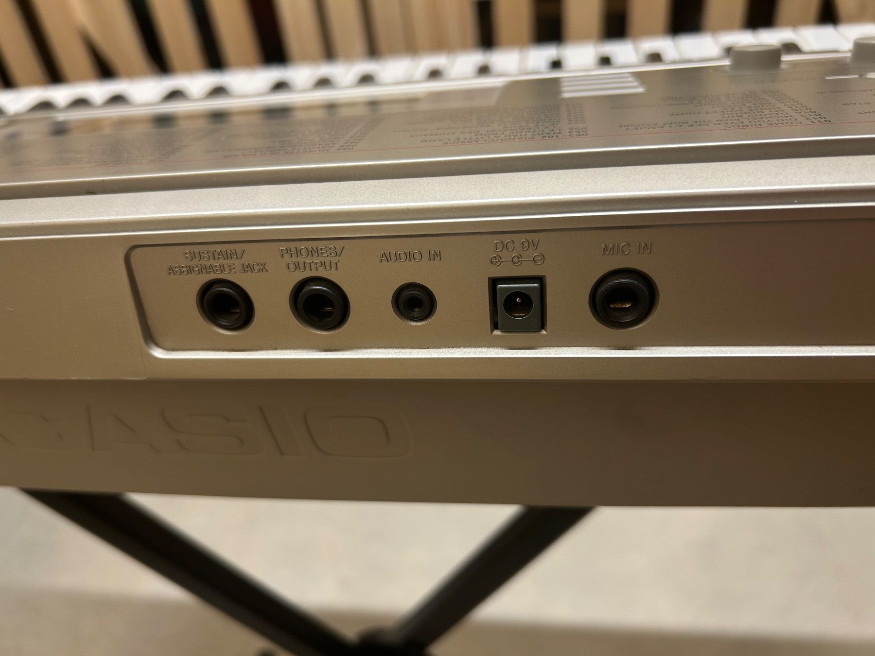 Casio Musikinstrumente: Keyboard Casio LK270 mit Ständer – Gebraucht aus Roggwil BE von ala_fr6w 4