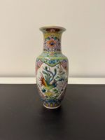 Chinesische Porzellanvase mit Vogel- & Blumenmotiv