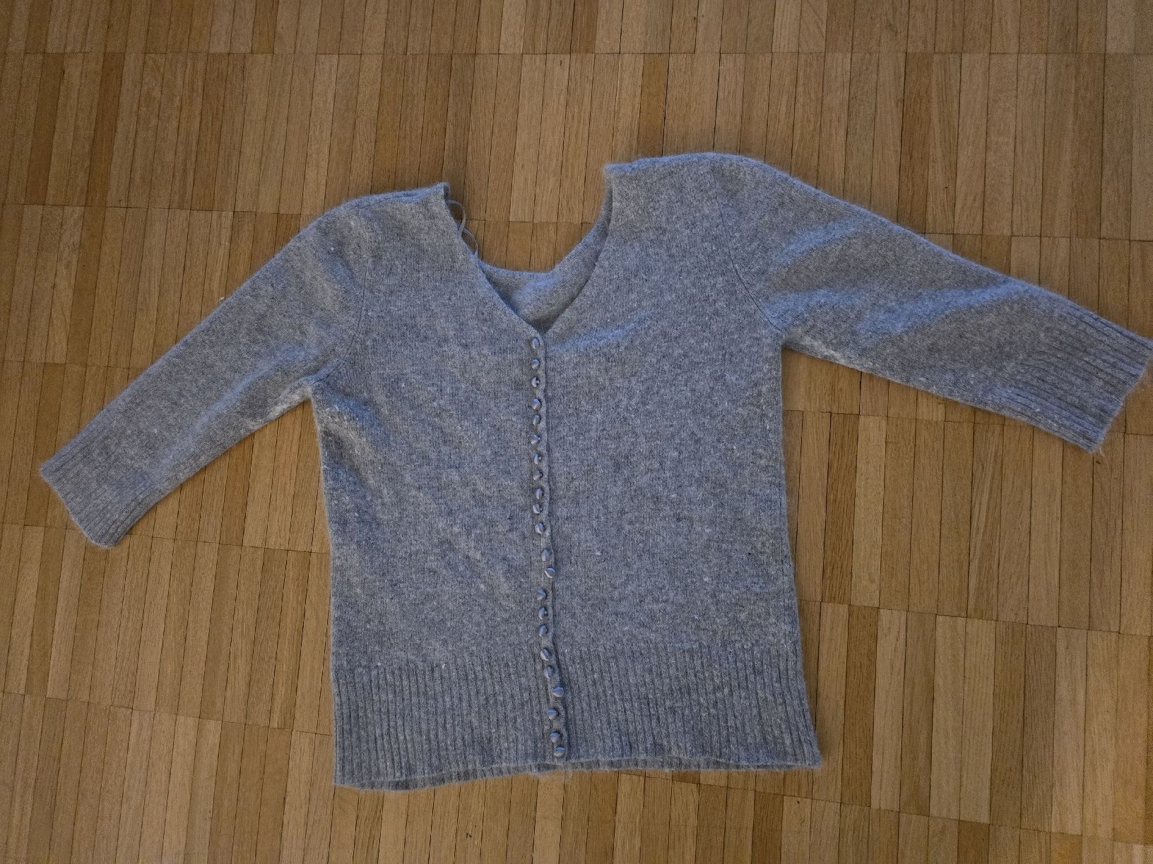 Maglioni & Felpe: Grauer Angora Pullover mit Knöpfen, Gr. S – Usato da Laufenburg venduto da may_r2st
