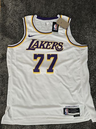 Luka Dončić Lakers Trikot Grösse XL Neu mit Etikette