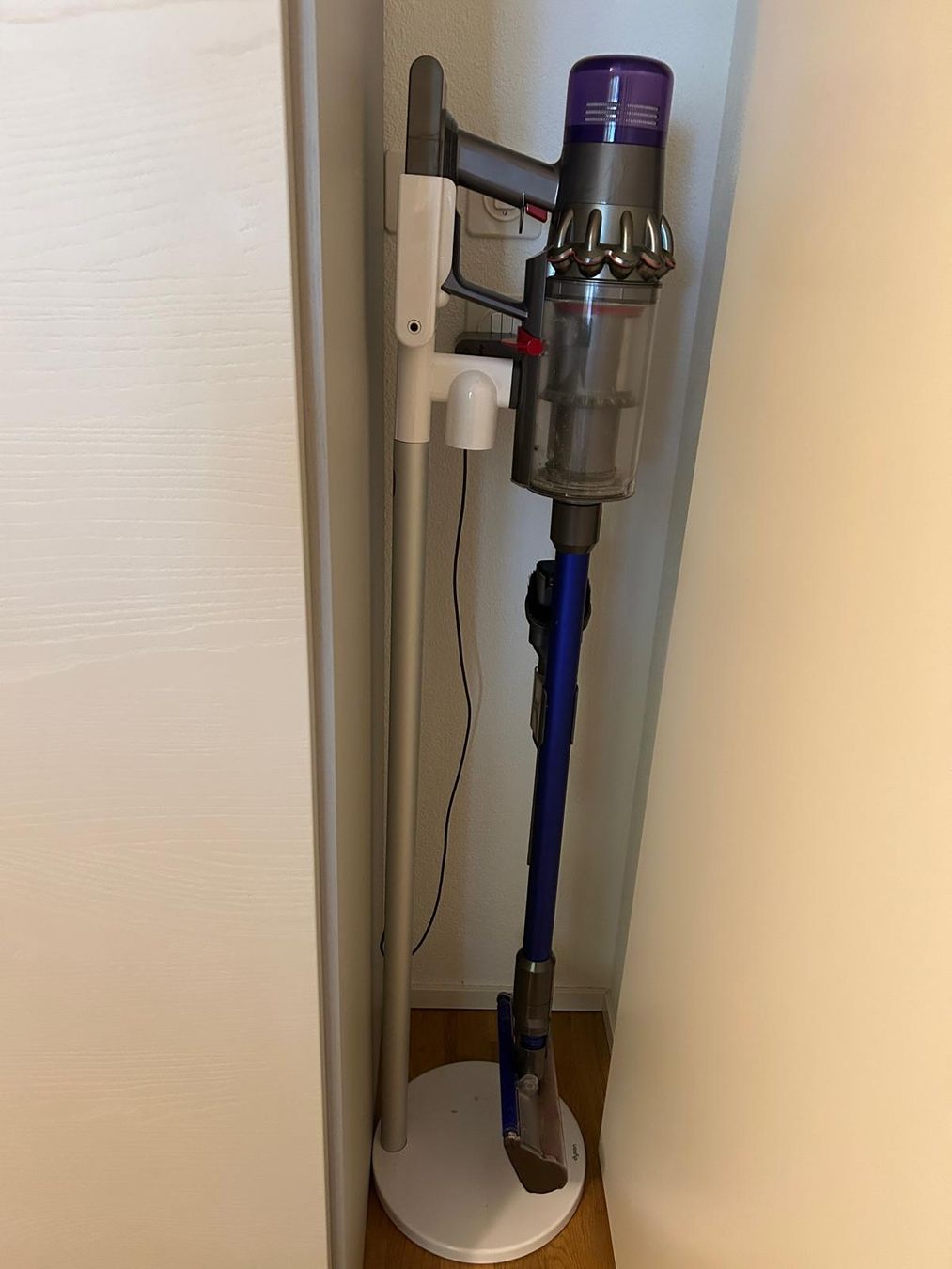 Dyson Staubsauger & Zubehör: Dyson V11 Absolute Extra Pro purple – Gebraucht aus Basel von fed_jh6t 1