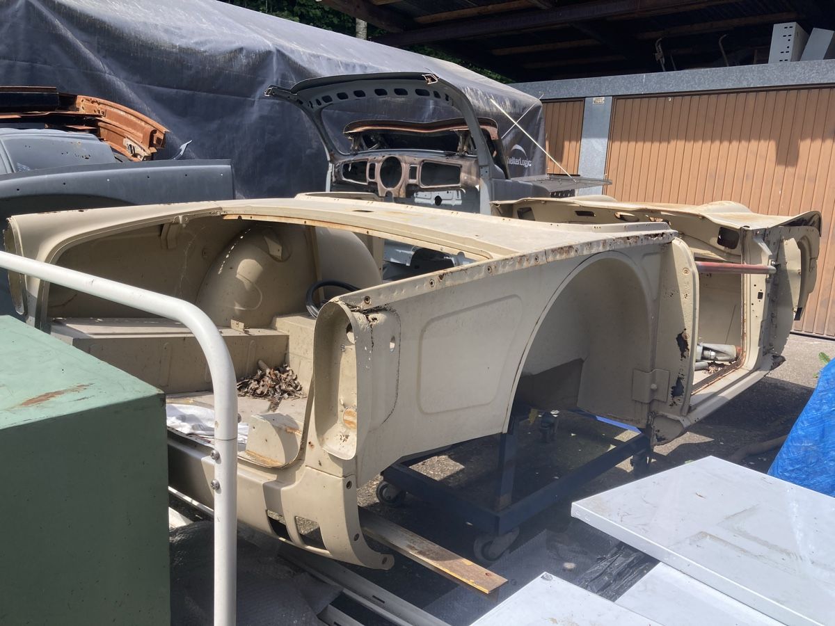 Triumph Automobili:  Triumph TR4 pour restauration – Usato da Romanel-s-Lausanne venduto da MG_IG_PN 5