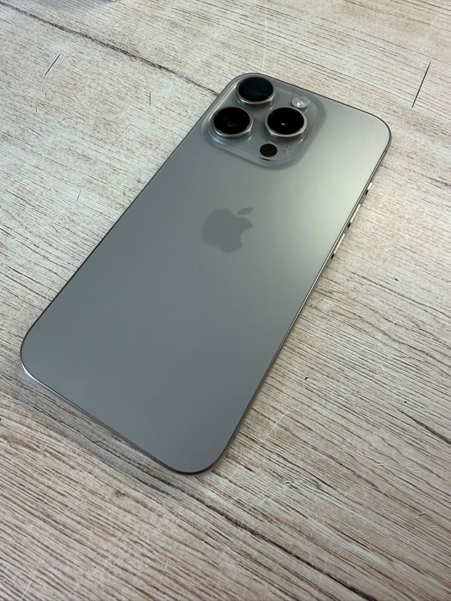 Apple Telefoni cellulari / Smartphones: iPhone 15 Pro 256 GB Grau – Usato da Rotkreuz venduto da Xpress1 2
