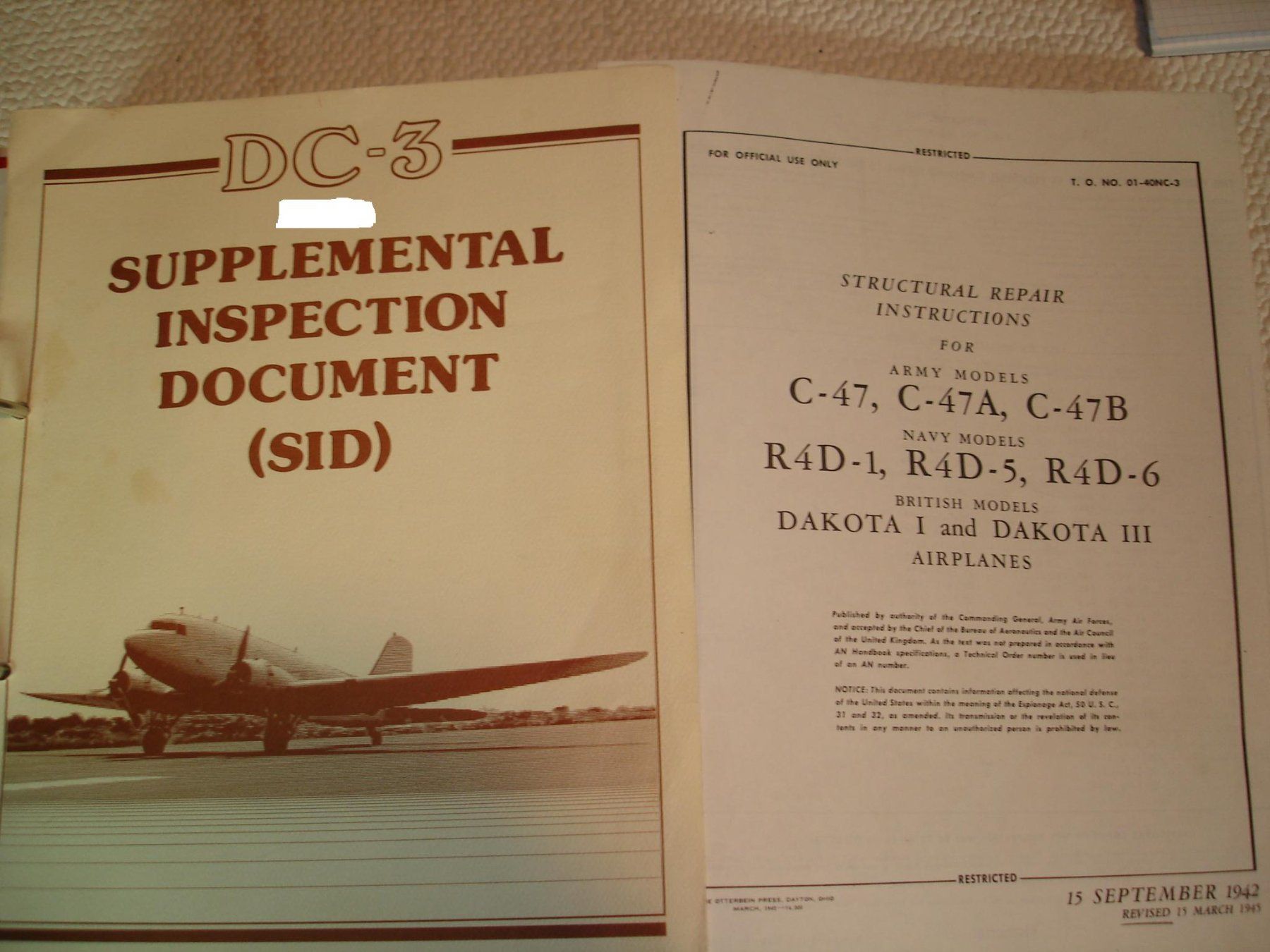 Libri: Douglas DC-3 Manuals – Usato da Rorschacherberg venduto da Firewall6 4