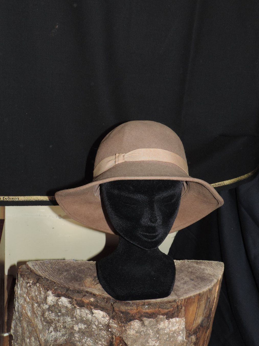 Copricapi, berretti & cappellini: chapeau brun gris – Usato da Genève venduto da Axelle333 1